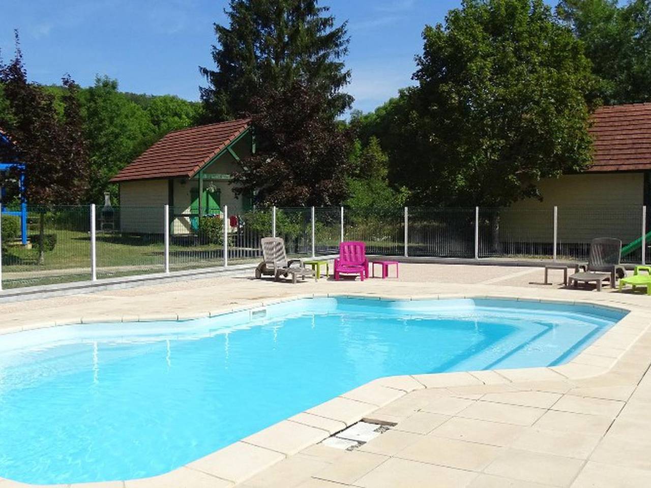 Chalet Accueillant avec Terrasse - 6 Pers in Deux Rivières, Région d'Auxerre