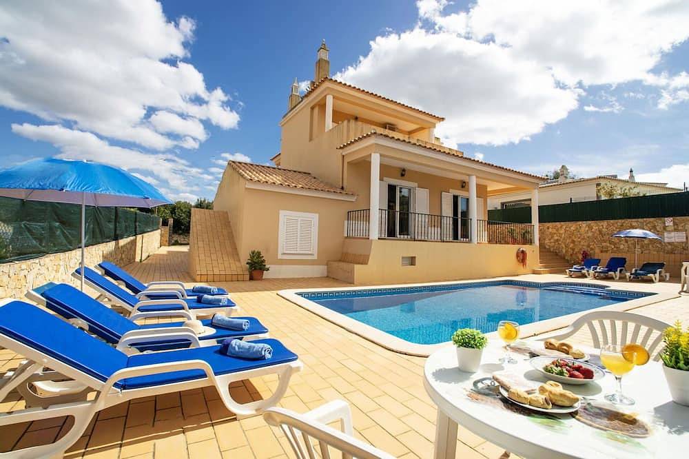 Wunderbares alleinstehendes Ferienhaus mit Klimaanlage, privatem Pool, W-Lan, Tv und Terrasse in Estômbar, Lagoa