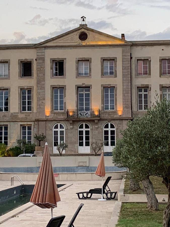 Appartement de vacances pour 3 personnes, avec jardin et piscine ainsi que vue et terrasse