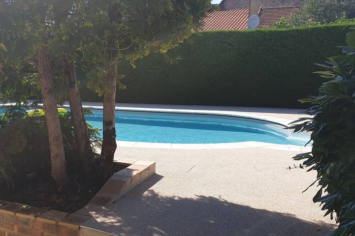 Location de vacances pour 2 personnes, avec Terrasse et Jardin à Mouleydier