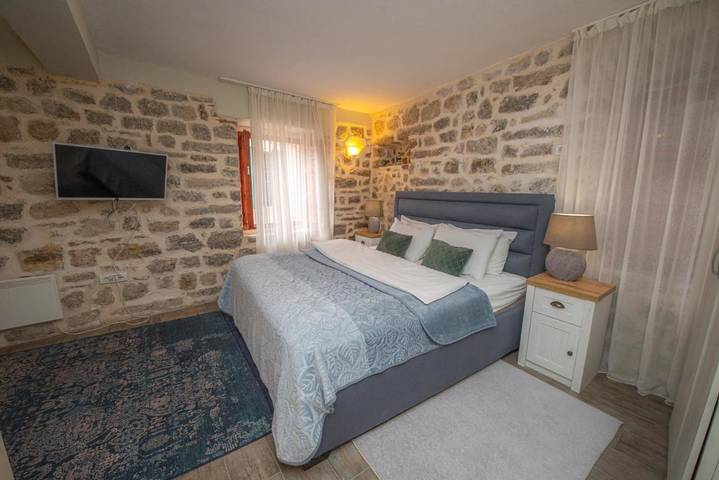 Maison d’hôte pour 3 personnes, avec terrasse et vue à Kotor