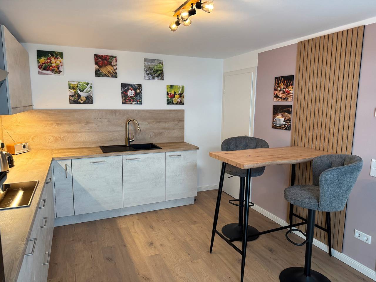 Ganze Wohnung, Ferienwohnung 'Meer' mit Seeblick, privater Terrasse und Wi-Fi in Wölpinghausen, Landkreis Schaumburg
