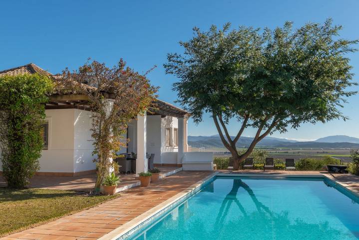 Holiday Home 'Dalia' with Private Pool, Wi-Fi and Air Conditioning in Benalup-Casas Viejas, Costa de la Luz