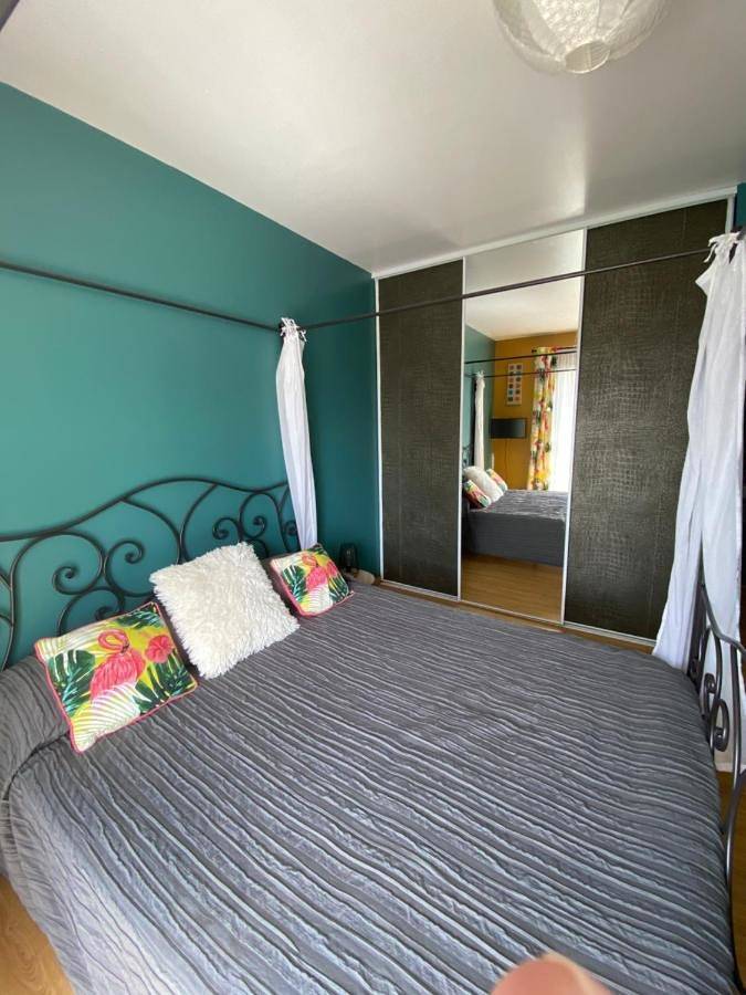 Chambre d’hôte pour 2 personnes, avec Balcon et Jacuzzi ainsi que Terrasse et Jardin
