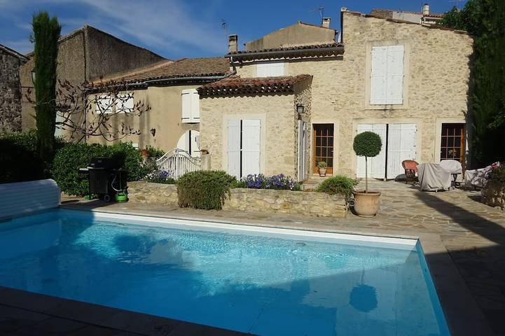 Location de vacances pour 6 personnes, avec Balcon et Jardin à La Bastidonne