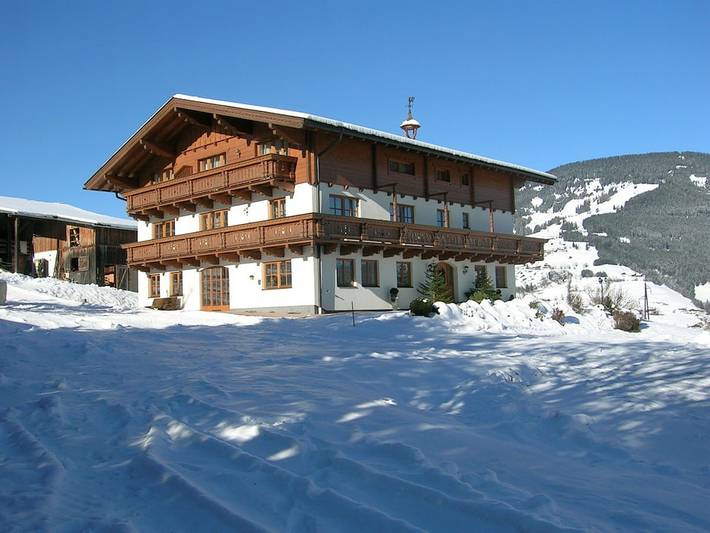 Ferienhaus für 6 Personen, mit Balkon und Terrasse sowie Garten und Sauna in Taxenbach