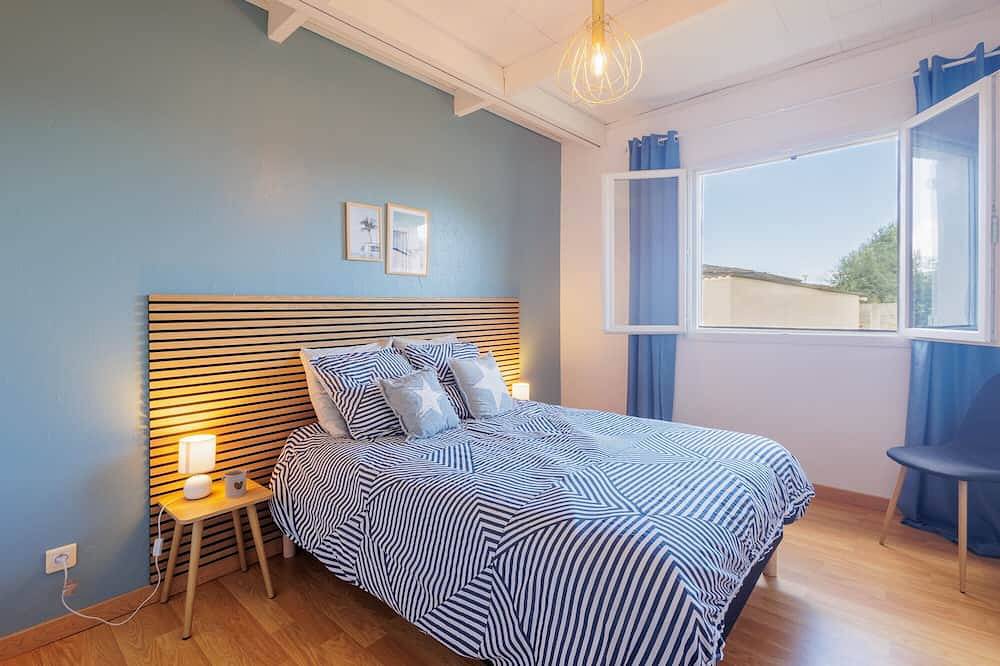 Beautiful air-conditioned villa, sleeps 11, private pool, near Moriani Plage. in Talasani, Corte e dintorni