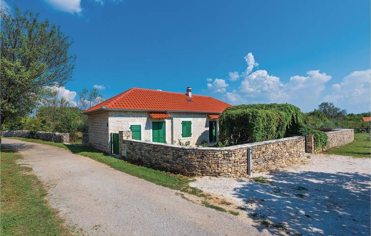 Gemütliche Ferienwohnung mit Pool und Terrasse in der Nähe des Flusses Krka in Puljane, Dalmatinisches Zagora