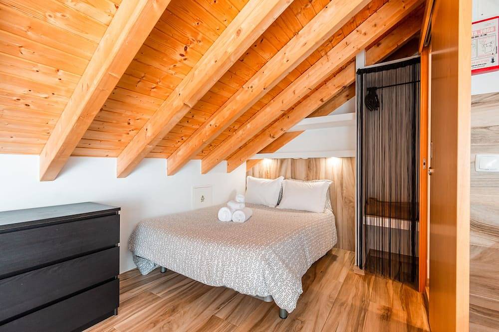 Apartamento inteiro, Estúdio Mansarda C/Pátio Privativo, 3 minutos a pé da Praia de Peniche in Peniche, Leiria distrito