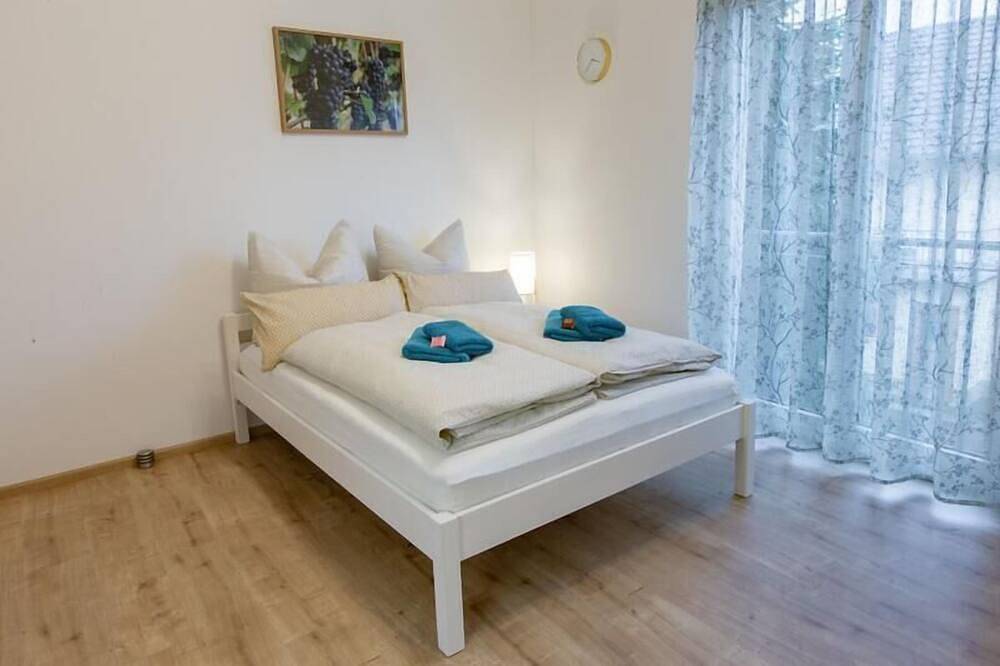 Ganze Wohnung, 1-Raum-Appartement \"Domina\" (22qm) in Knetzgau, Fränkisches Weinland