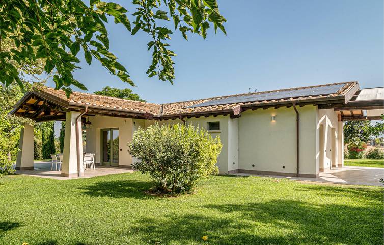 Appartement confortable avec piscine et terrasse, à 1,5 km de Pescia Romana in Montalto di Castro, Province de Viterbo