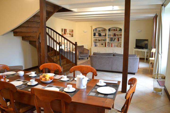 Gîte pour 6 personnes, avec terrasse ainsi que jardin et piscine à Saint-Cybardeaux