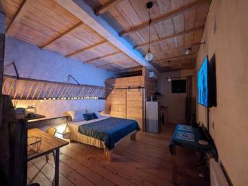 Gîte pour 2 personnes, avec terrasse et piscine à Pérouges