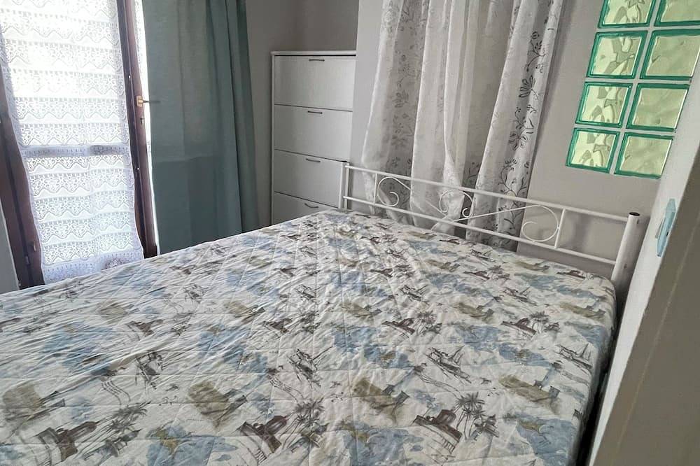 Entire apartment, Bright attic room 600 meters from the sea and the north Pescara Riviera in Pescara, Pescara Province