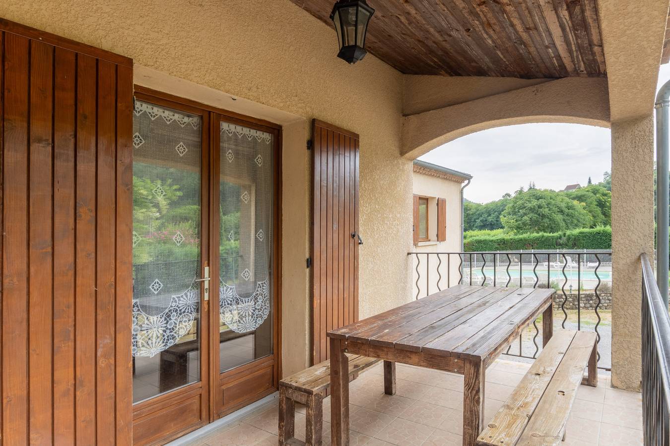 Landhaus 'Les Sources Gite Cabernet' mit Gemeinschaftspool, privater Terrasse und Klimaanlage in Chambonas, Parc naturel régional des Monts d'Ardèche