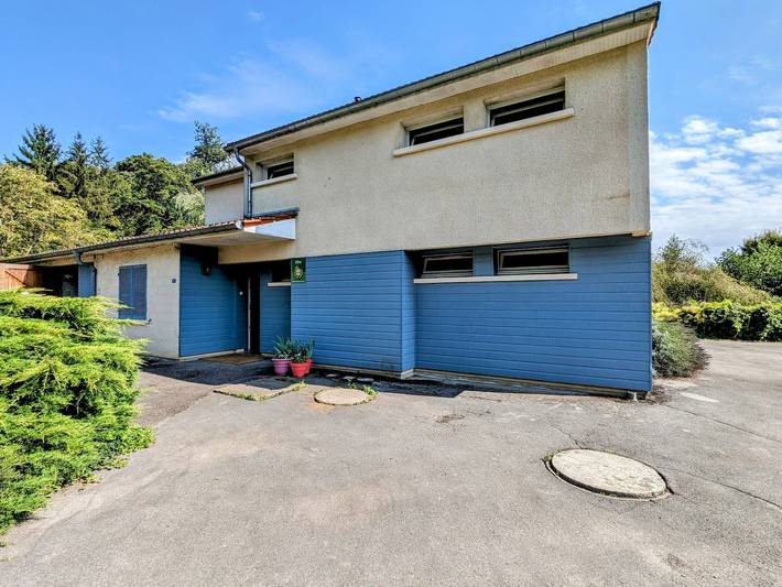Gemütliches Ferienhaus mit beheiztem Pool, Tennis und Whirlpool am Flussufer in Haironville, Bar-le-Duc Region