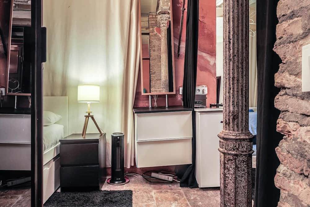 Entire apartment, The house of the restoration architect Aire in Casco Antiguo, Sevilla