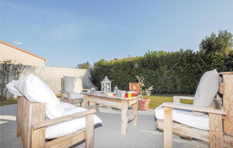 Appartement am Pool mit Parkplatz und AC in Baixas, Mittelmeerküste (Frankreich)
