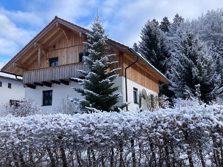 Ferienwohnung für 5 Personen, mit Balkon/Terrasse und Balkon sowie Terrasse und Garten