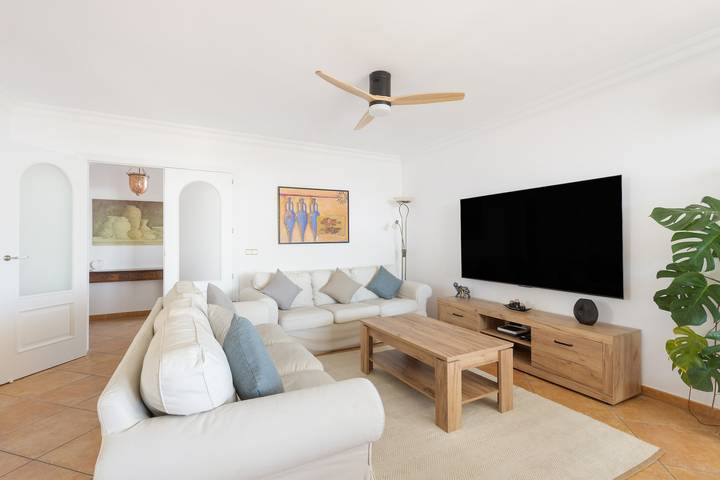 Villa « Rafael » avec vue sur la mer, Wi-Fi et climatisation in Punta Prima, Sant Lluís