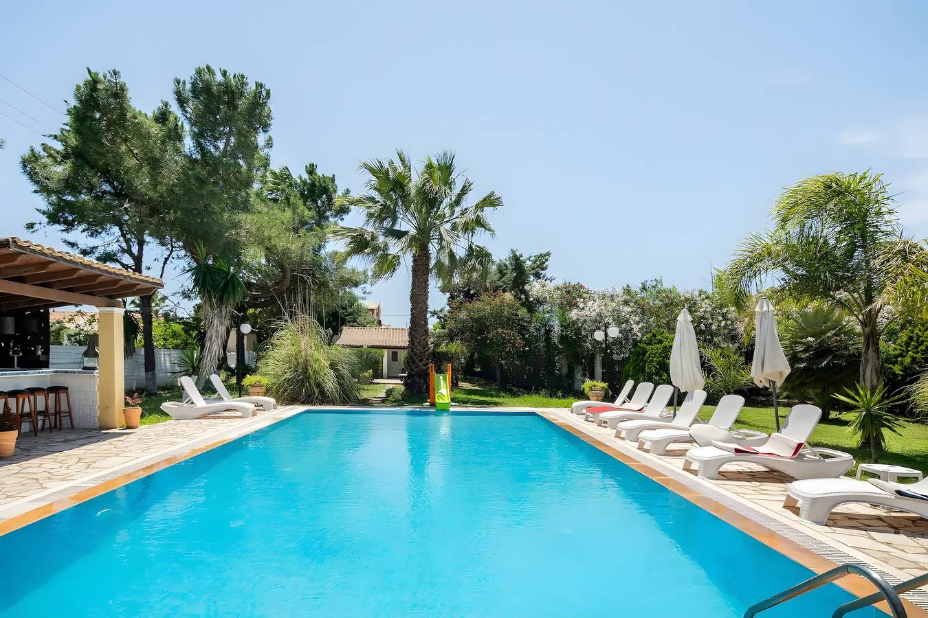 Appartement entier, Appartement 'Frini One-Bedroom' avec piscine partagée, Wi-Fi et climatisation in Corfou