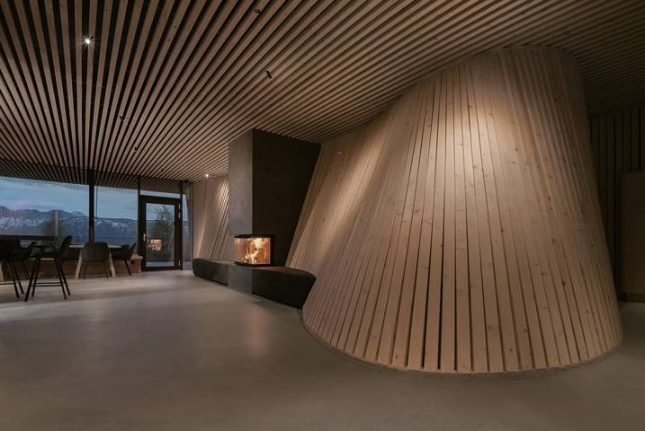 Apartment Hotel "Anders Mountain Suites 1" with Private Sauna, Slope Access & Wi-Fi in Afers, Brixen