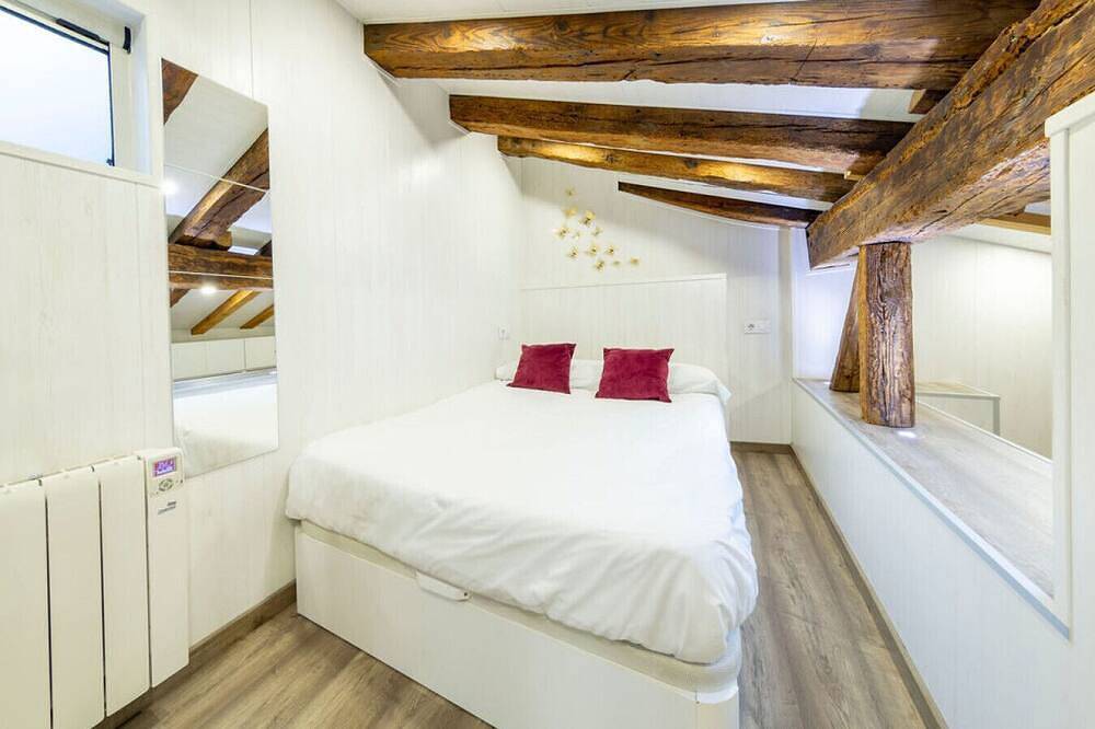 Entire apartment, Cozy Attic in the City Center of Soria in Soria, Soria Province