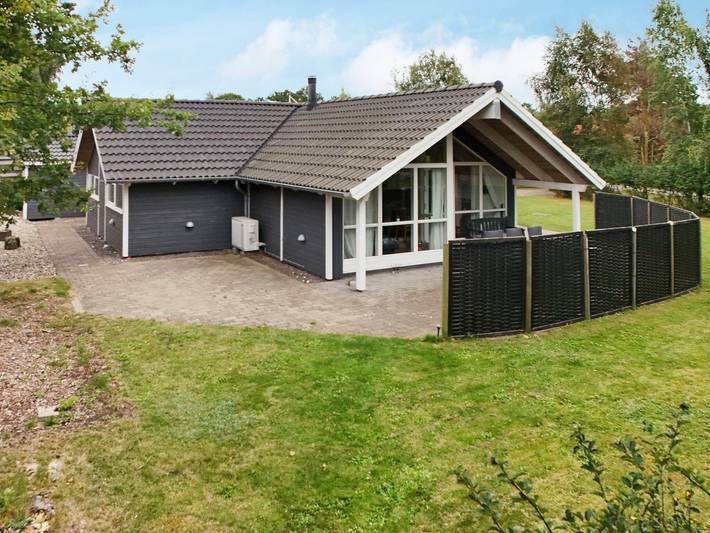 Ferienhaus für 6 Personen, mit Sauna und Terrasse sowie Whirlpool, kinderfreundlich auf Seeland