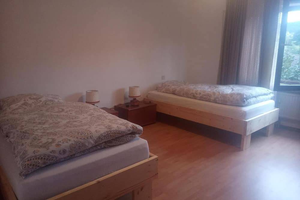Ganze Wohnung, Ferienwohnung am Sonnenhang: Erdgeschoss - Ferienwohnungen am Sonnenhang in Reuschenbach, Hausen (Wied)