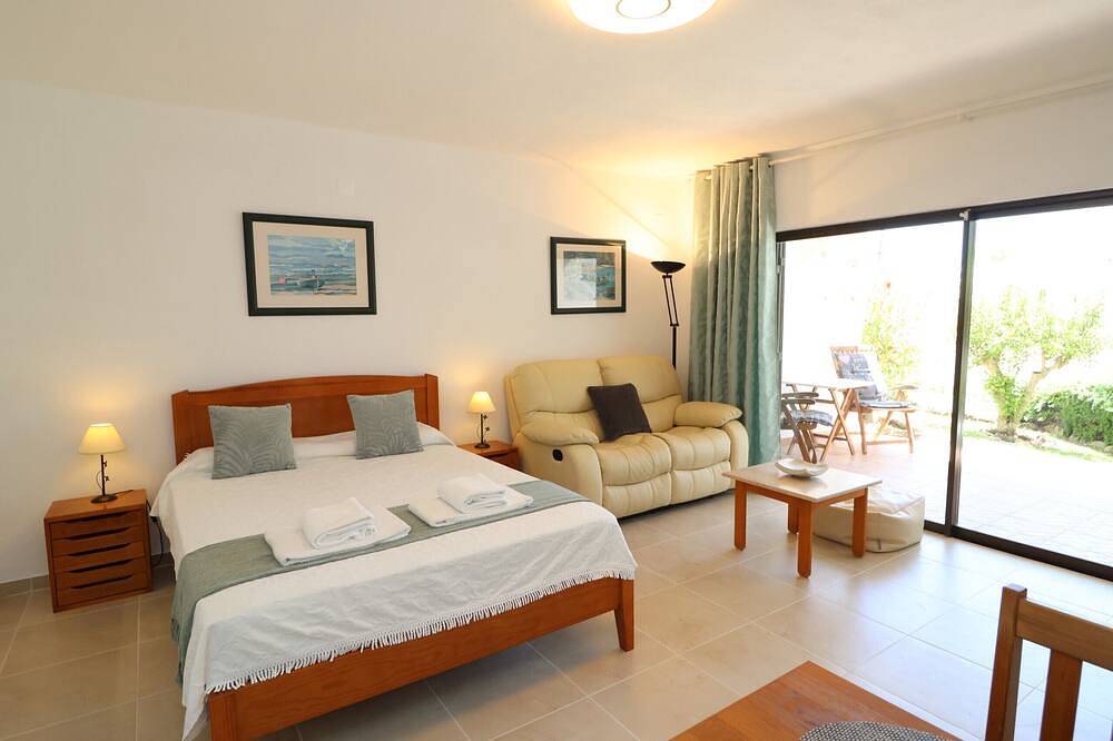 Appartamento intero, Studio Apartment with Swimming pool at São Rafael Beach - Albufeira in Albufeira, Distretto di Faro