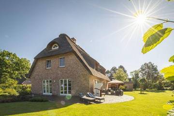 Ferienhaus für 8 Personen, mit Garten und Terrasse sowie Sauna, mit Haustier auf Eiderstedt