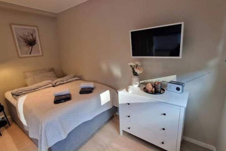 Ganze Wohnung, Comfortable apartment with free parking in Spydeberg