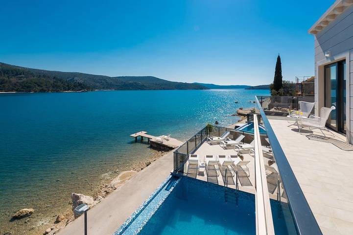 Villa pour 10 personnes, avec balcon à Slano