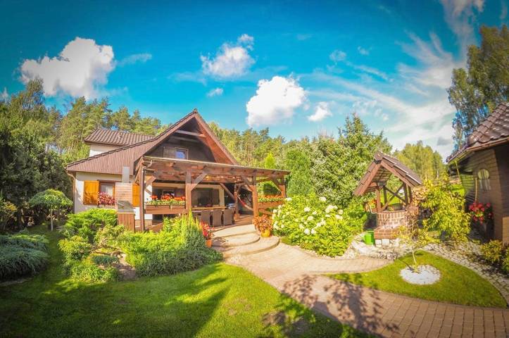 Ferienhaus für 9 Personen, mit Pool und Garten sowie Seeblick und Ausblick, mit Haustier