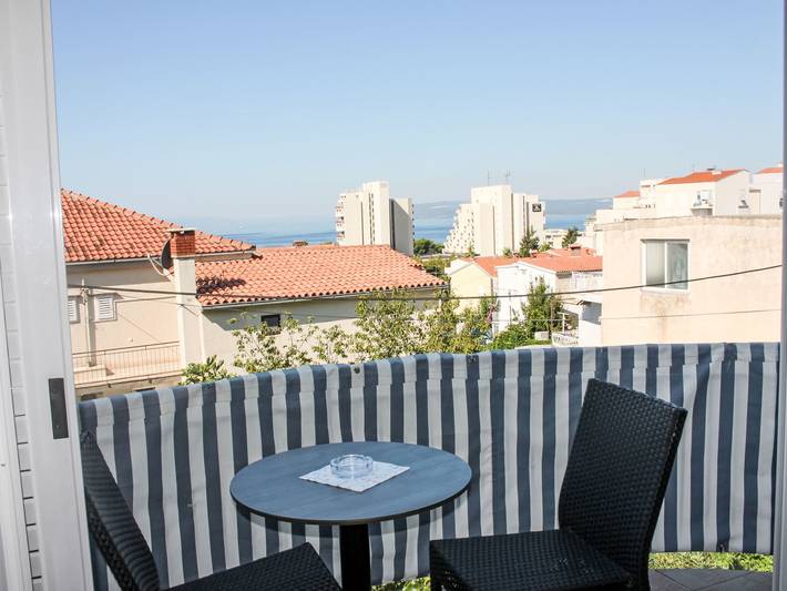 Ferienwohnung für 3 Personen, mit Balkon und Garten in Makarska