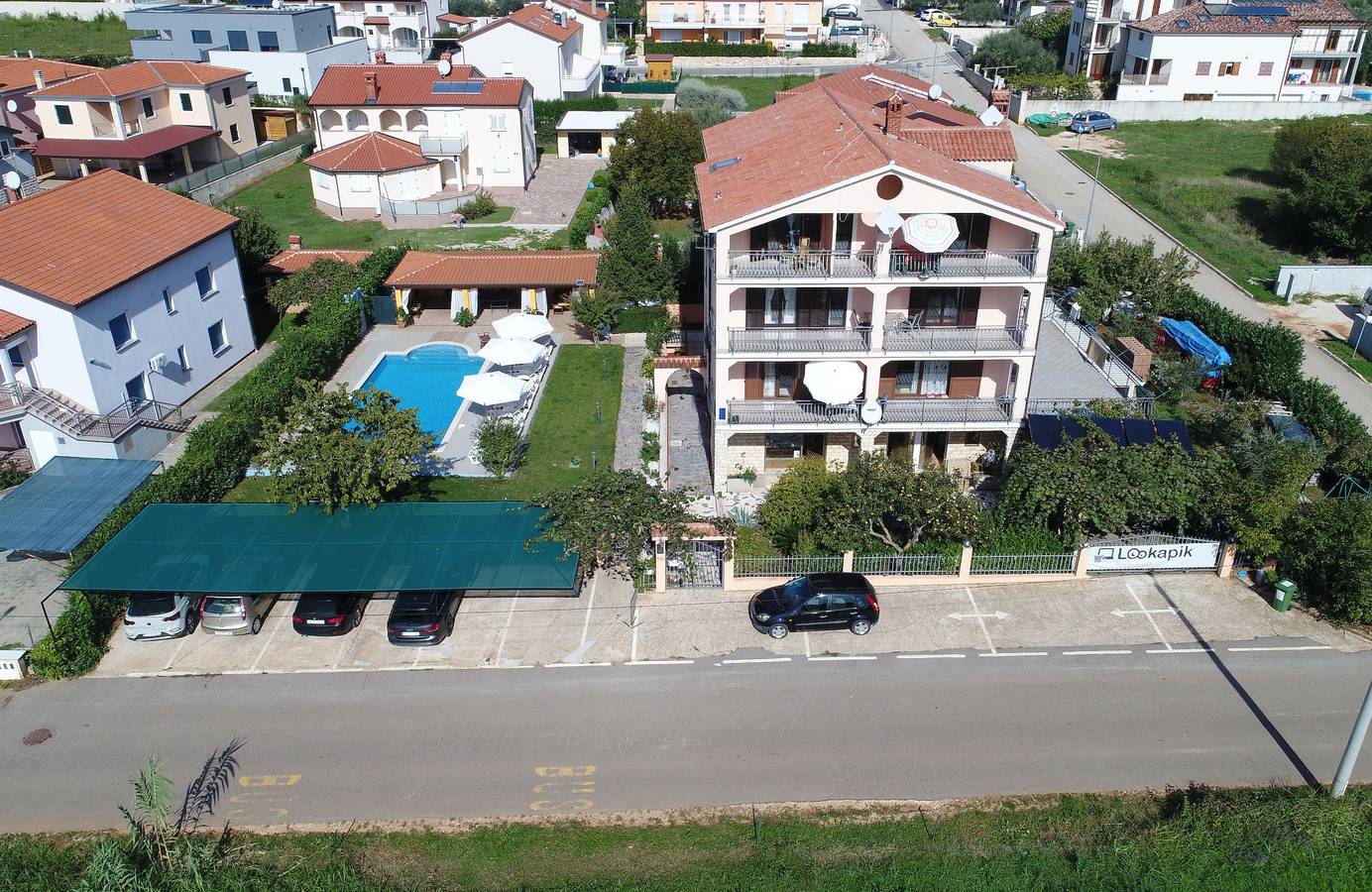 Kamer met een terras Novigrad S-6951-a in Novigrad, Mareda