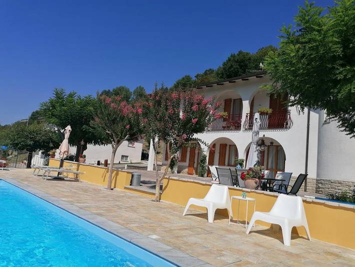 Chambre d’hôte pour 9 personnes, avec Balcon et Terrasse ainsi que Jardin et Piscine à Umbertide