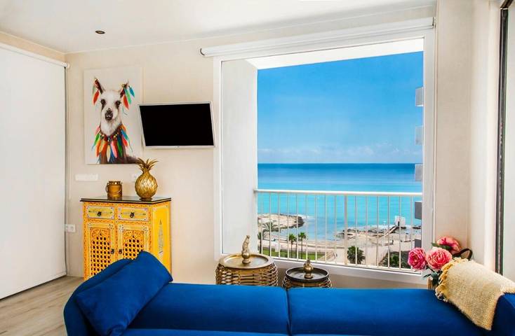 Apartamento entero, Apartamento 'Playa Salinas Grupo Terra De Mar' con vistas al mar, Wi-Fi y aire acondicionado. in Platja del Cantal Roig (Calpe), Calpe