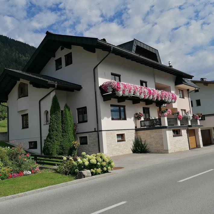 Ganze Ferienwohnung, Apartment Sunshine in Bruck am Ziller, Kaisergebirge