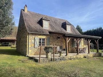 Gîte pour 6 personnes, avec jardin et terrasse, animaux acceptés à Peyzac-le-Moustier