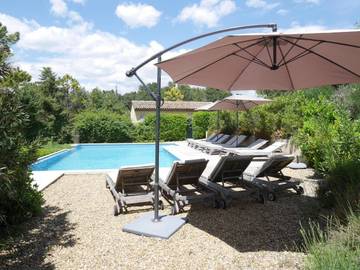 Gîte pour 4 personnes, avec piscine ainsi que vue et jardin à Montauroux