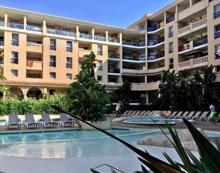 Gîte pour 4 personnes, avec piscine ainsi que balcon et jacuzzi dans Office De Tourisme Cannes La Bocca - 3