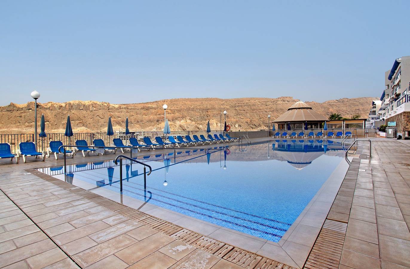 Entire apartment, Holiday Apartment 'Views Of Sunsets' with Sea View, Shared Pool and Wi-Fi in Taurito, South Gran Canaria