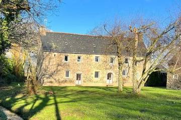 Gîte pour 11 personnes, avec jardin à Ploëzal