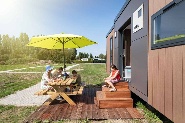 Vakantiepark voor 6 personen, with Terras and Tuin as well as Kinderzwembad and Uitzicht op het meer in Vlaanderen