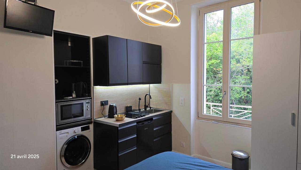 Appartement entier, Studio cosy trés confortable calme Very comfortable cozy studio in Châtel-Guyon, Parc naturel régional des Volcans d'Auvergne