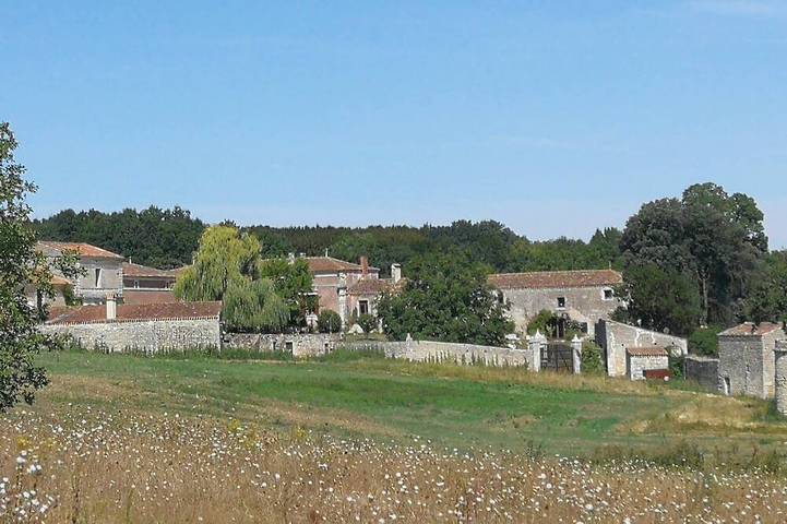 Location de vacances pour 2 personnes, avec terrasse à Saint-Sornin - 3