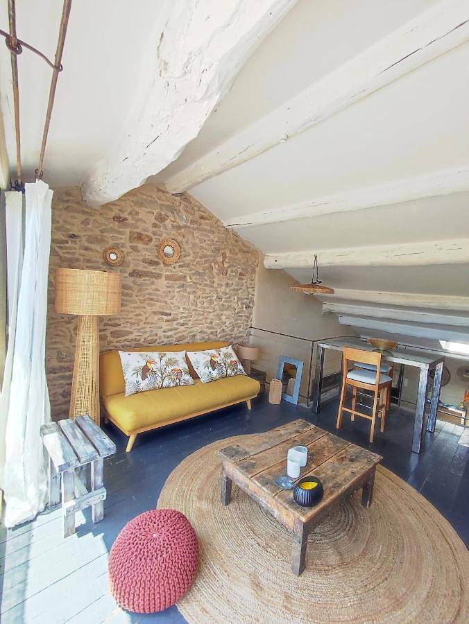 Appartement entier, Appartement climatisé avec belle terrasse à 10 min d'Uzès in Vallabrix, Région de Nîmes