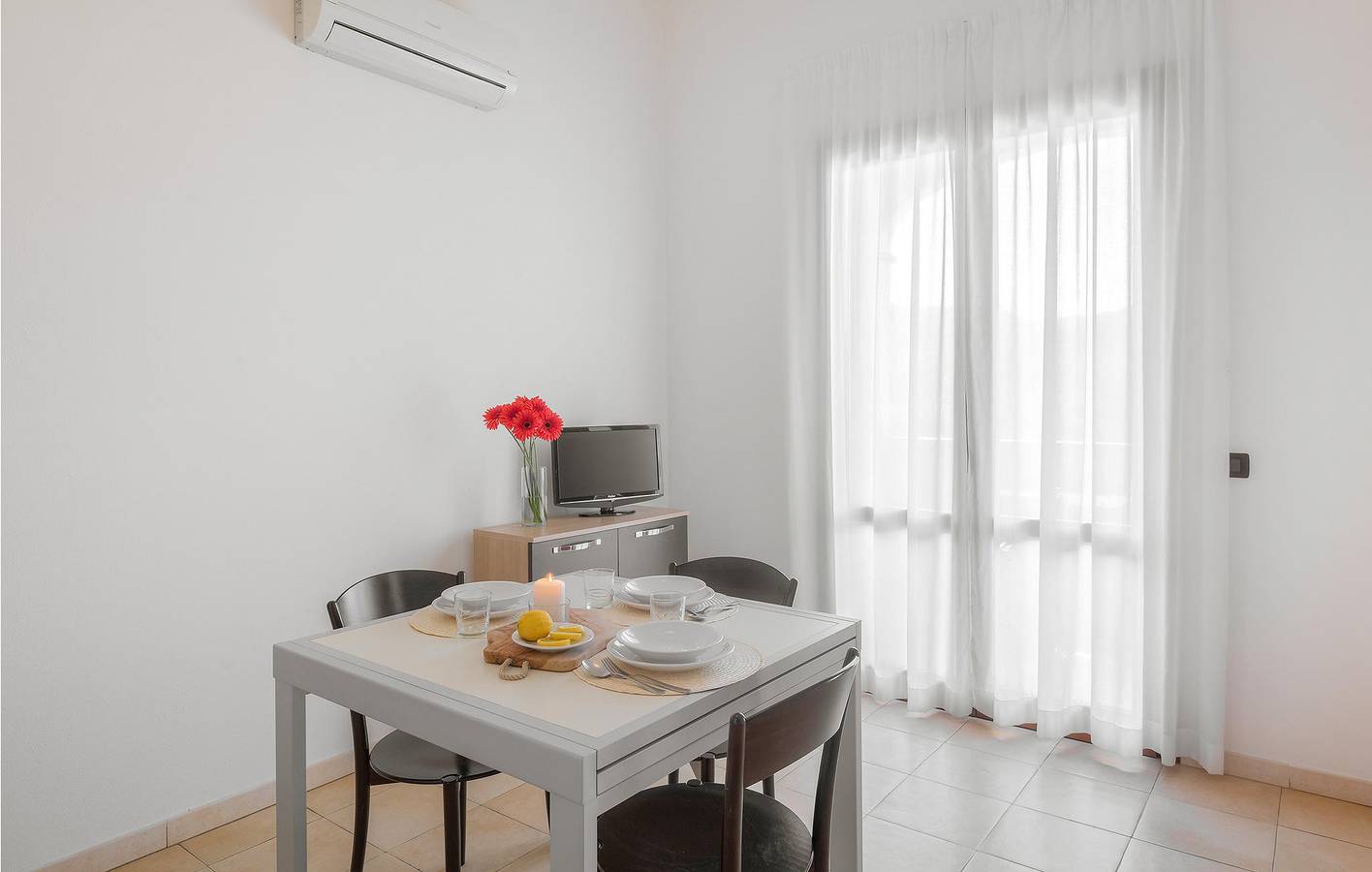 Apartamento vacacional entero, Apartamento Piscina Campulongu: AC, Cocina, WiFi in Crabonaxa/Villasimius, Villasimius