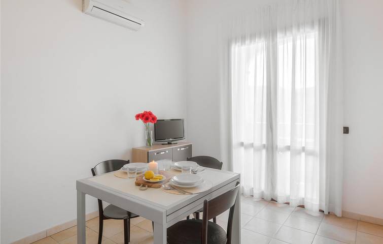 Apartamento vacacional entero, Apartamento Piscina Campulongu: AC, Cocina, WiFi in Crabonaxa/Villasimius, Villasimius